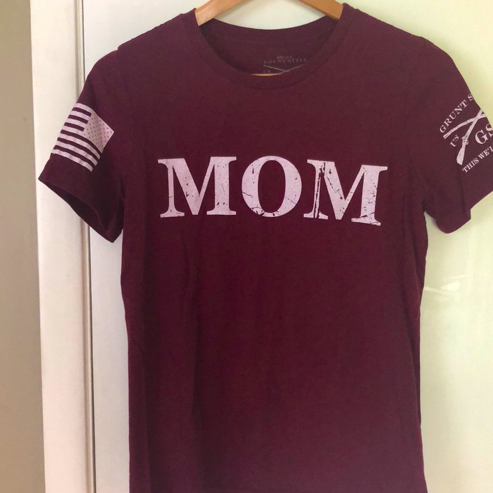 Women’s Small Grunt style MOM t shirt. Never been worn